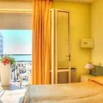 Amalfi & Restaurant Karaoke Bar 3*