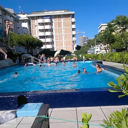 Hotell Amalfi & Restaurant Karaoke Bar