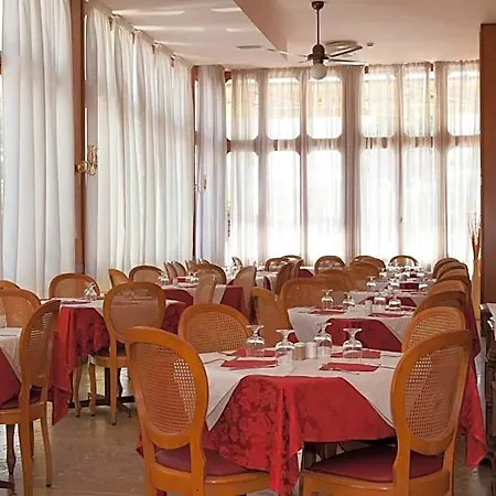 Amalfi & Restaurant Karaoke Bar Lido di Jesolo