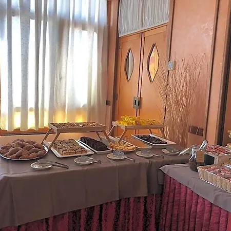 Amalfi & Restaurant Karaoke Bar 3*