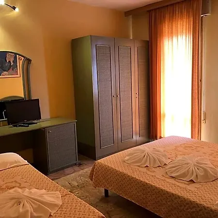 Hotell Amalfi & Restaurant Karaoke Bar