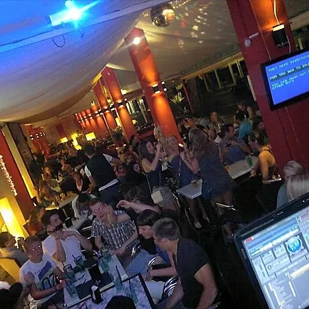 Hotel Amalfi & Restaurant Karaoke Bar 3*