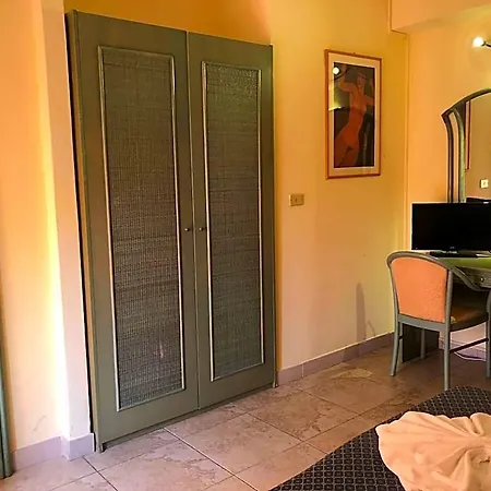 Amalfi & Restaurant Karaoke Bar Lido di Jesolo