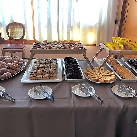 Amalfi & Restaurant Karaoke Bar Hotell 3*