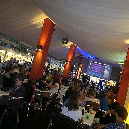 Amalfi & Restaurant Karaoke Bar Hotell