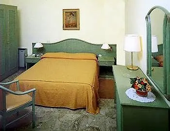 Szálloda Amalfi & Restaurant Karaoke Bar 3*