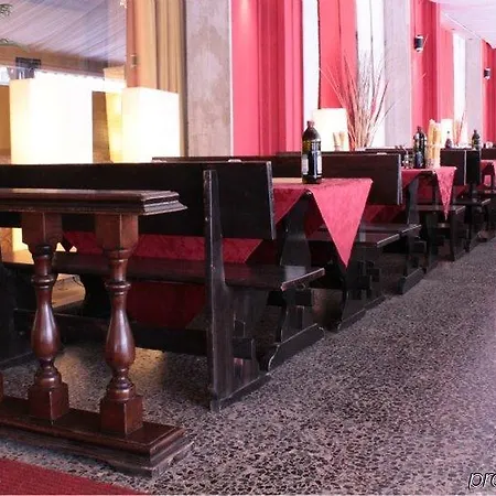 Amalfi & Restaurant Karaoke Bar 3* לידו די ג'סולו
