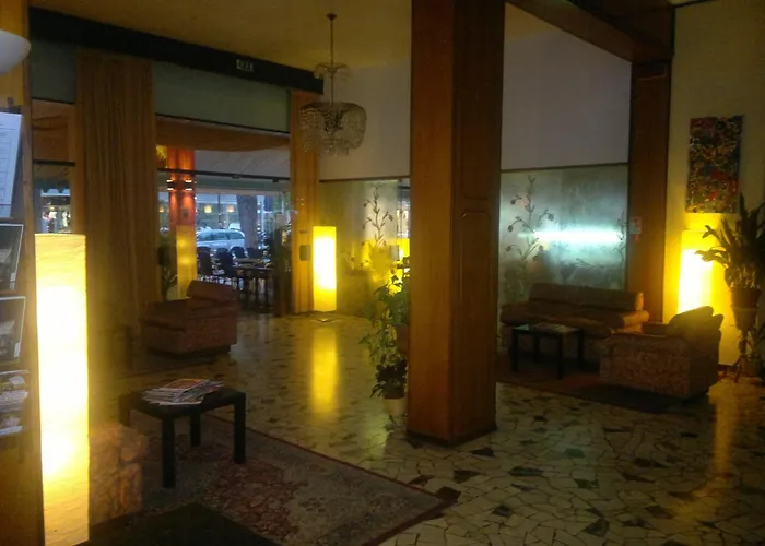 Hotel Amalfi & Restaurant Karaoke Bar