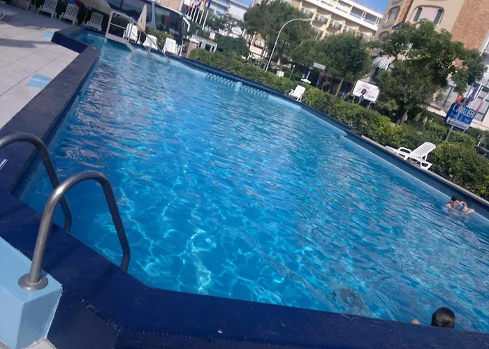 Hotel Amalfi & Restaurant Karaoke Bar