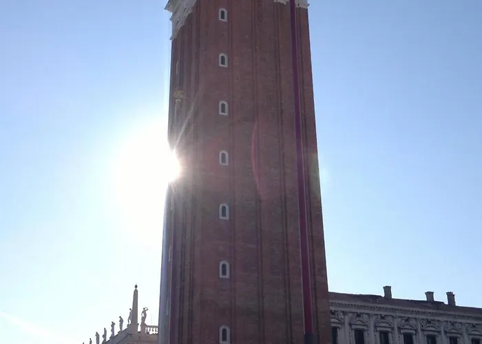 Hotel Amalfi & Restaurant Karaoke Bar 3*