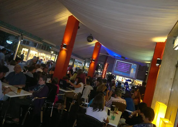 Hotel Amalfi & Restaurant Karaoke Bar 3*