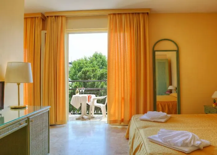 Amalfi & Restaurant Karaoke Bar Lido di Jesolo