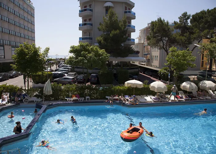 Amalfi & Restaurant Karaoke Bar 3*