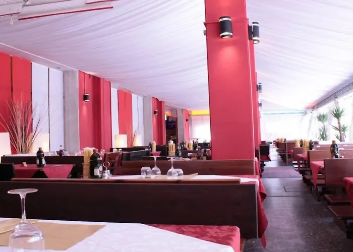 Hotel Amalfi & Restaurant Karaoke Bar