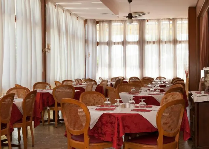 Amalfi & Restaurant Karaoke Bar Hotel