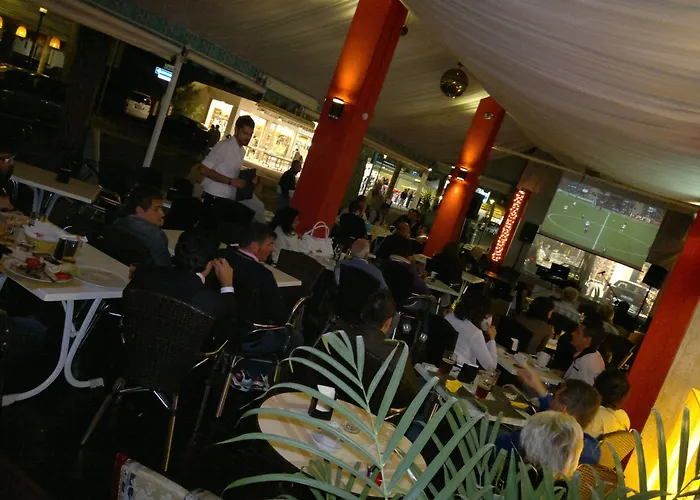 Amalfi & Restaurant Karaoke Bar Hotel