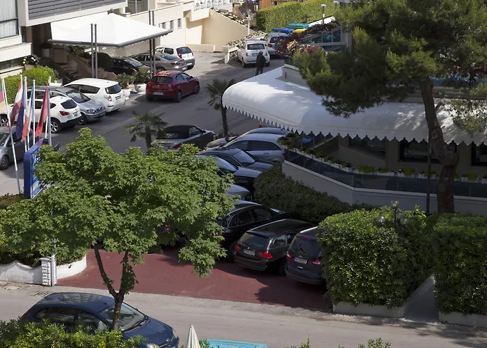 Amalfi & Restaurant Karaoke Bar Lido di Jesolo