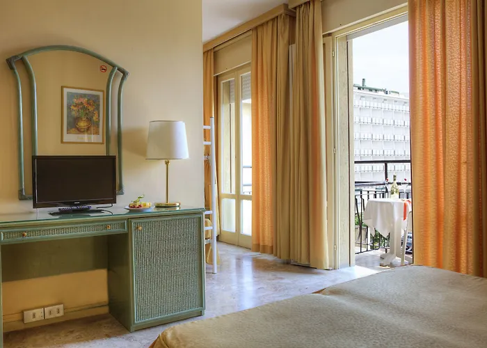 Amalfi & Restaurant Karaoke Bar Hotel 3*