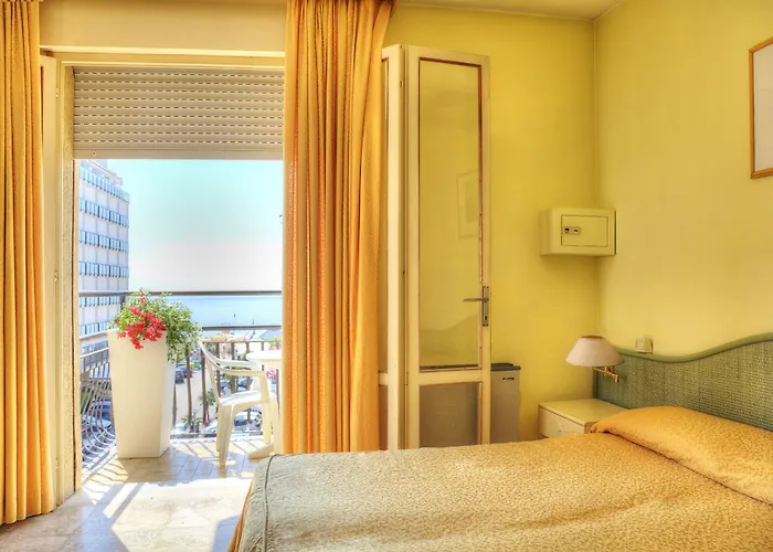 Amalfi & Restaurant Karaoke Bar Lido di Jesolo