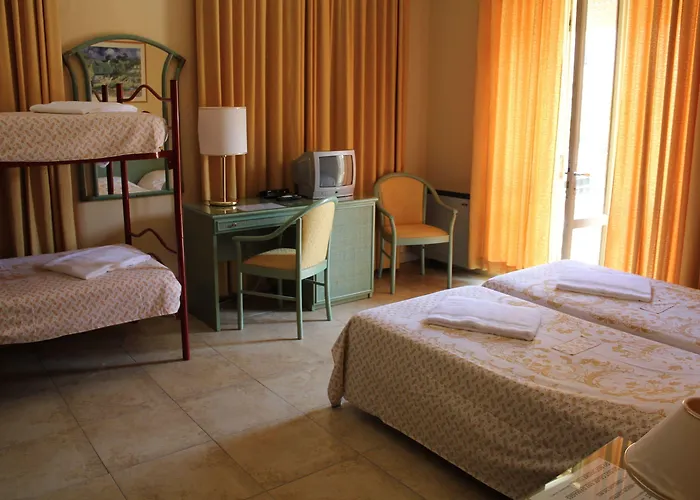 Amalfi & Restaurant Karaoke Bar Hotel 3*