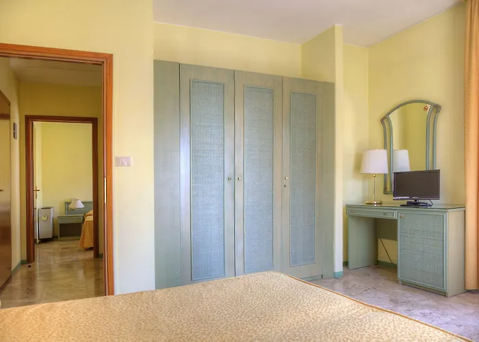 Amalfi & Restaurant Karaoke Bar Lido di Jesolo