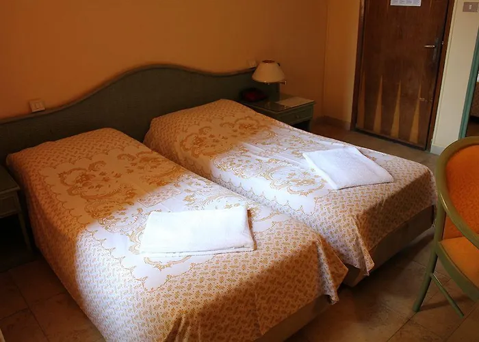 Amalfi & Restaurant Karaoke Bar