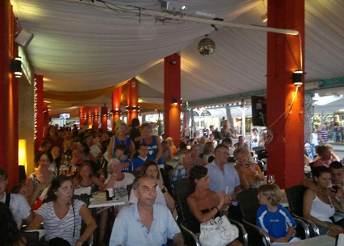 Amalfi & Restaurant Karaoke Bar Hotel