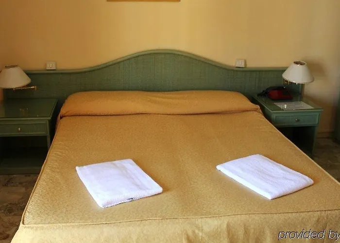 Amalfi & Restaurant Karaoke Bar Hotel 3*