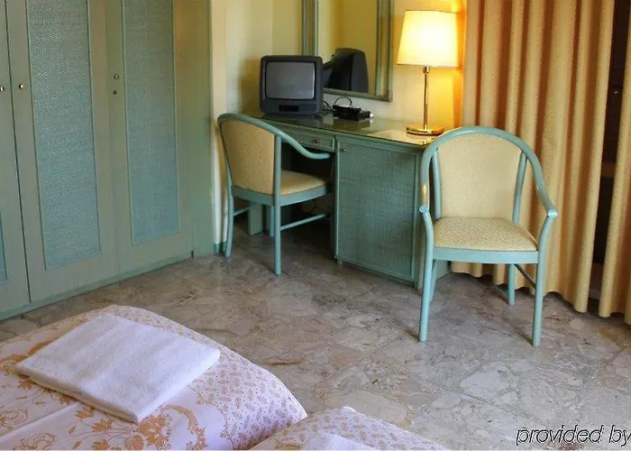 Amalfi & Restaurant Karaoke Bar 3*