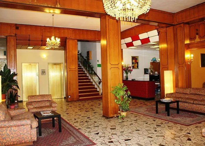 Amalfi & Restaurant Karaoke Bar Hotel 3*