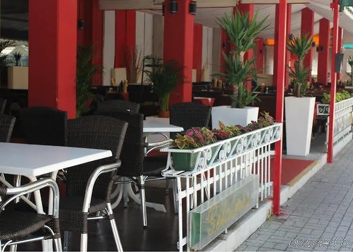 Hotel Amalfi & Restaurant Karaoke Bar