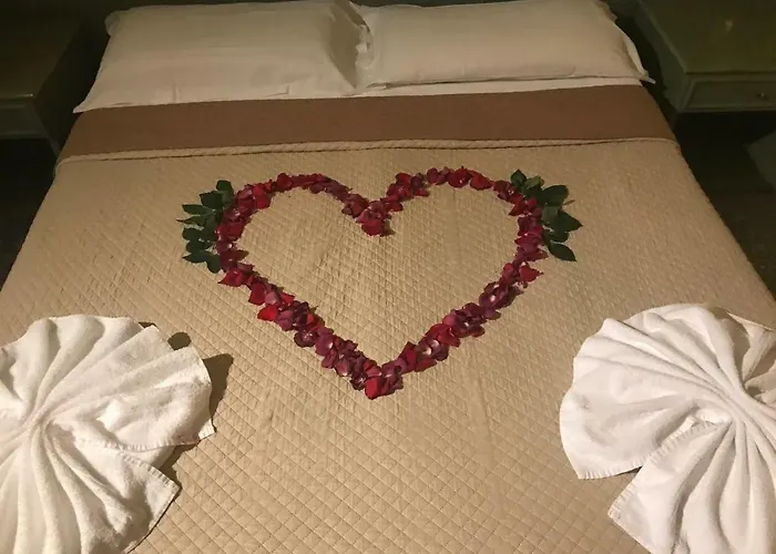 Hotel Amalfi & Restaurant Karaoke Bar