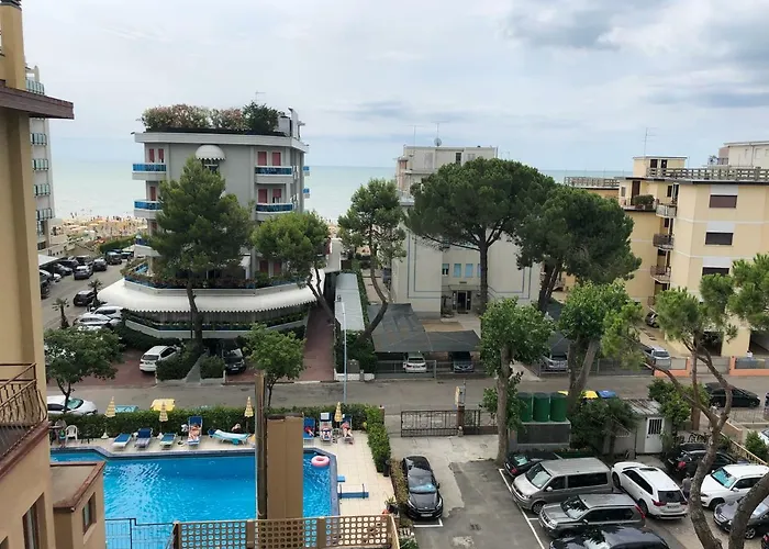 Hotel Amalfi & Restaurant Karaoke Bar 3*