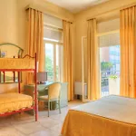 Amalfi & Restaurant Karaoke Bar Отель