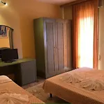 Отель Amalfi & Restaurant Karaoke Bar 3*