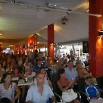Amalfi & Restaurant Karaoke Bar Отель