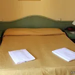 Amalfi & Restaurant Karaoke Bar Отель 3*
