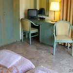 Amalfi & Restaurant Karaoke Bar 3*