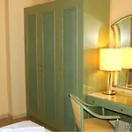 Amalfi & Restaurant Karaoke Bar Отель