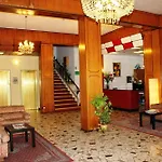 Amalfi & Restaurant Karaoke Bar Отель 3*