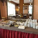 Отель Amalfi & Restaurant Karaoke Bar 3*