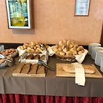 Отель Amalfi & Restaurant Karaoke Bar