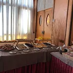Amalfi & Restaurant Karaoke Bar Лидо-ди-Езоло
