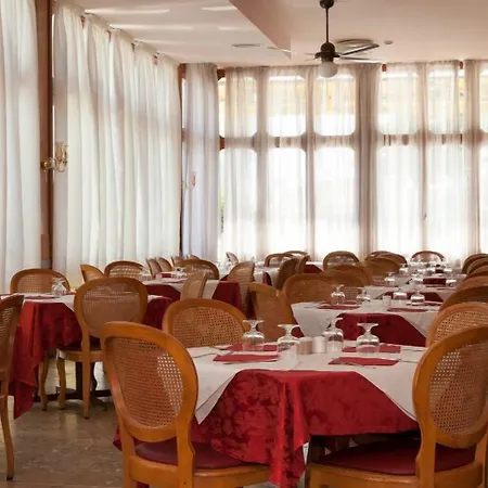 Amalfi & Restaurant Karaoke Bar Hotel