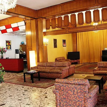 Amalfi & Restaurant Karaoke Bar Hotel 3*