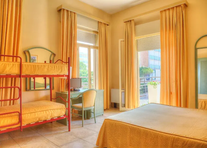 Amalfi & Restaurant Karaoke Bar Hotel