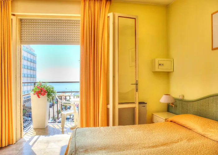 Amalfi & Restaurant Karaoke Bar 3*
