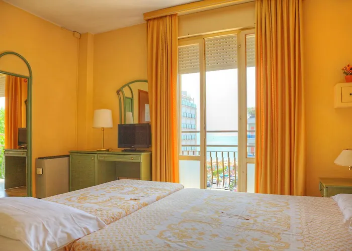 Amalfi & Restaurant Karaoke Bar Hotel